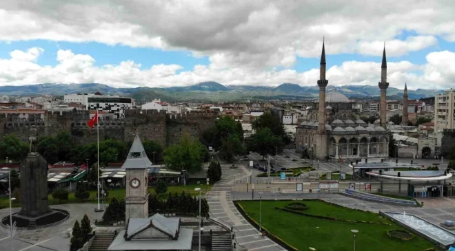 Kayseri Büyükşehir Belediye Başkanlığı için 27 aday yarışacak