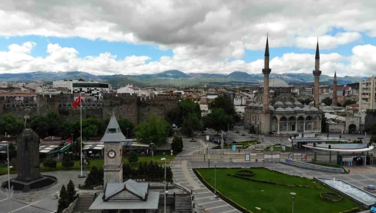 Kayseri Büyükşehir Belediye Başkanlığı için 27 aday yarışacak